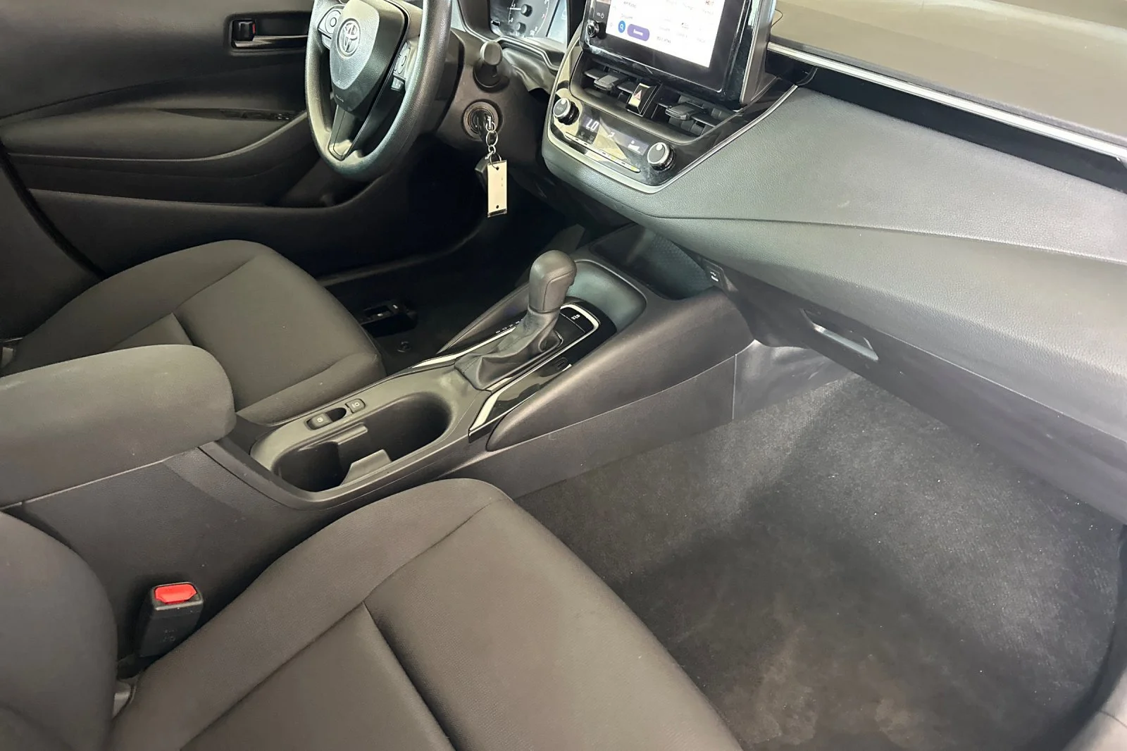 Used 2025 White Toyota LE image 15