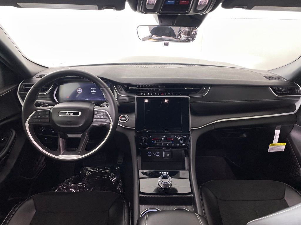 New 2025 Silver Zynith Exterior Paint Jeep Altitude image 33