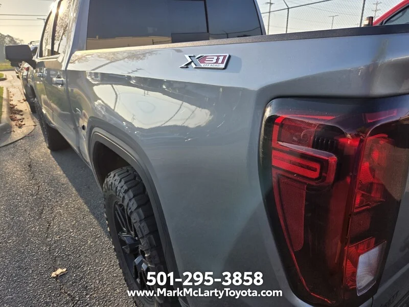 Used 2025 Sterling Metallic GMC ELEVATION image 6
