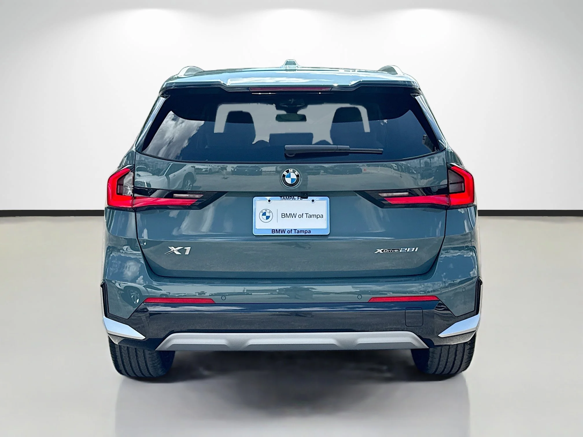 New 2026 Cape York Green Metallic BMW xDrive28i image 5