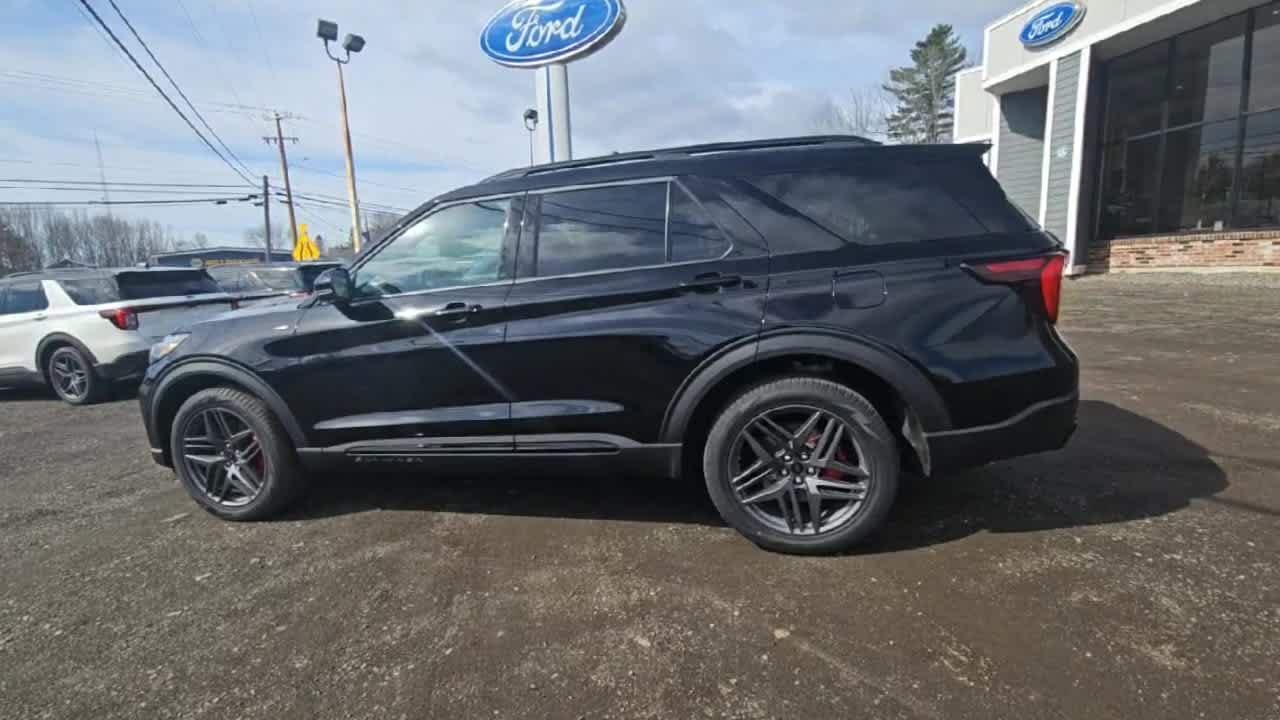 New 2026 Agate Black Metallic Ford ST-Line image 6