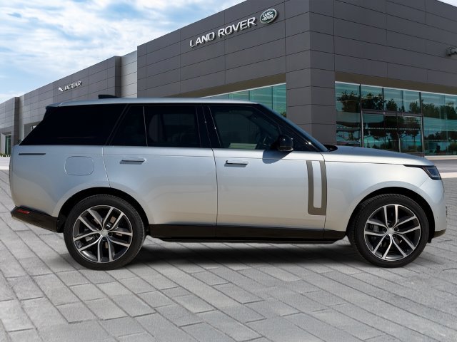 Used 2024 Silver Land Rover SE image 6
