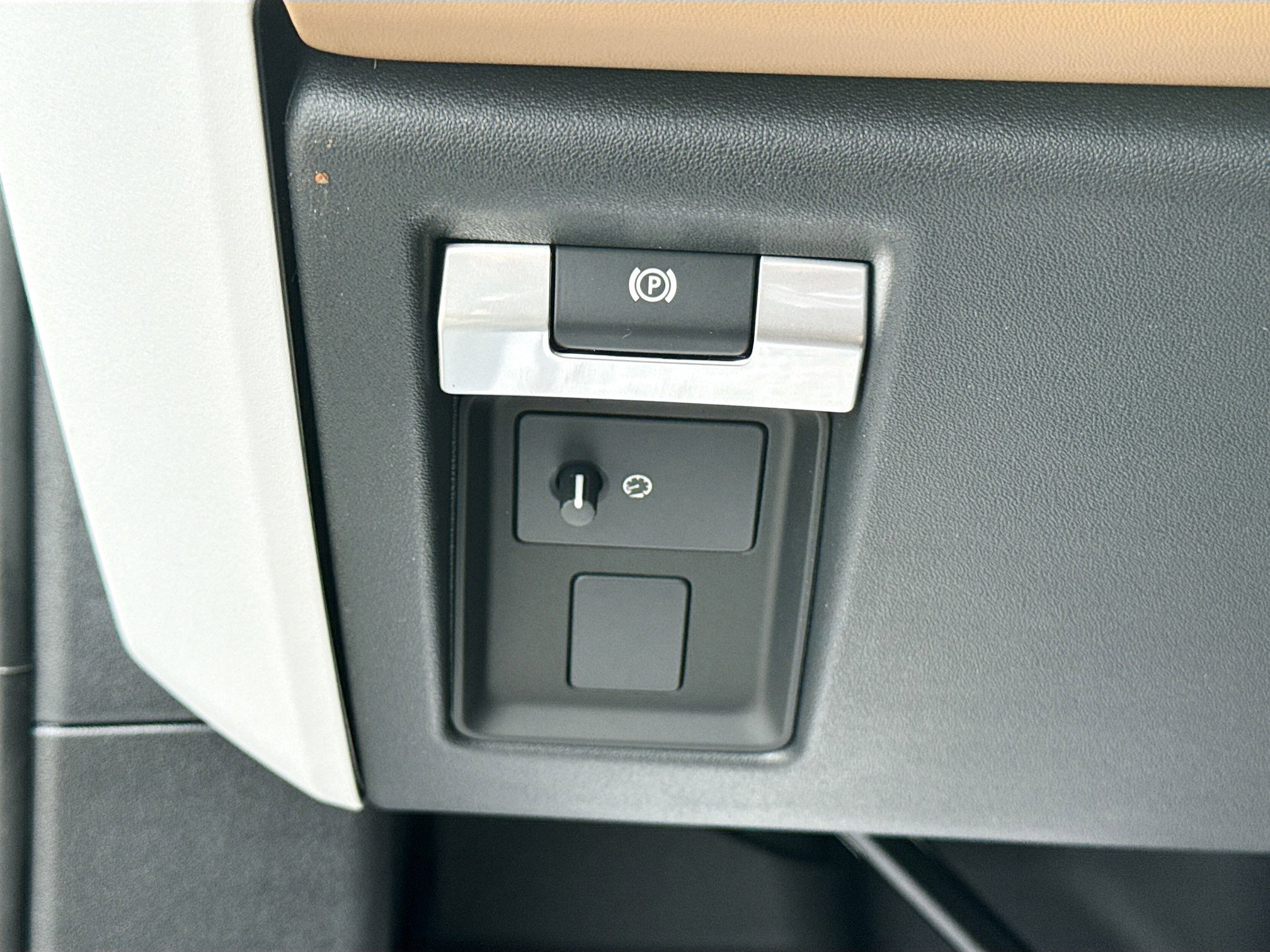New 2026 Woolstone Green LAND ROVER X-Dynamic SE image 34