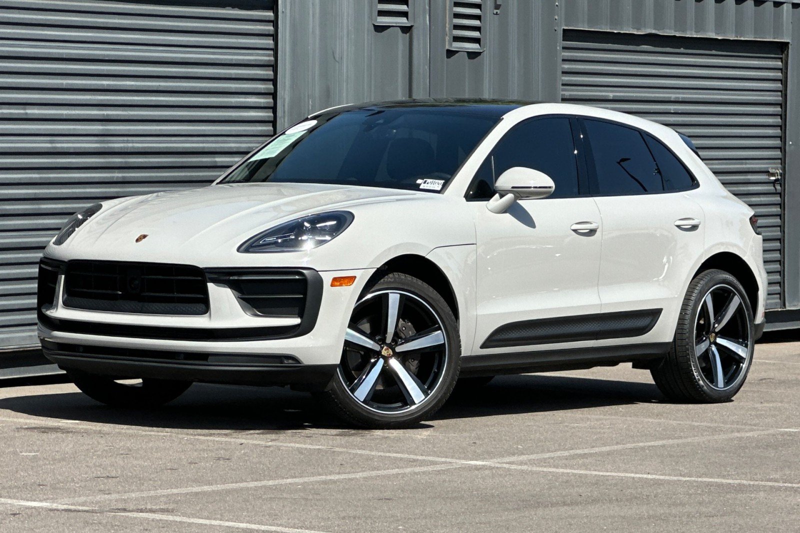 2023 Porsche Macan Base