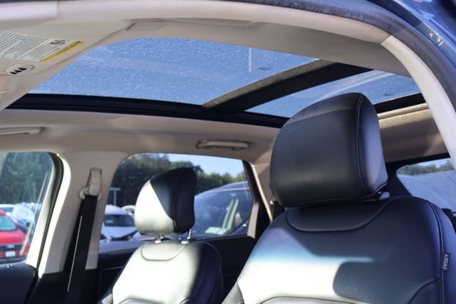Used 2019 Blue Ford SEL image 9
