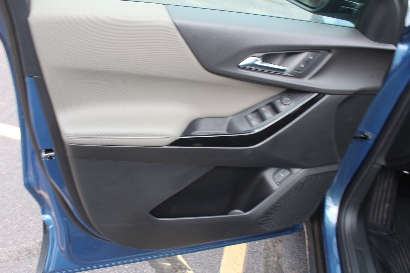 New 2027 Lakeshore Blue Metallic Chevrolet LT image 10