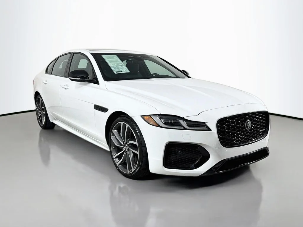 Certified Used 2024 Fuji White Jaguar R-Dynamic SE image 3