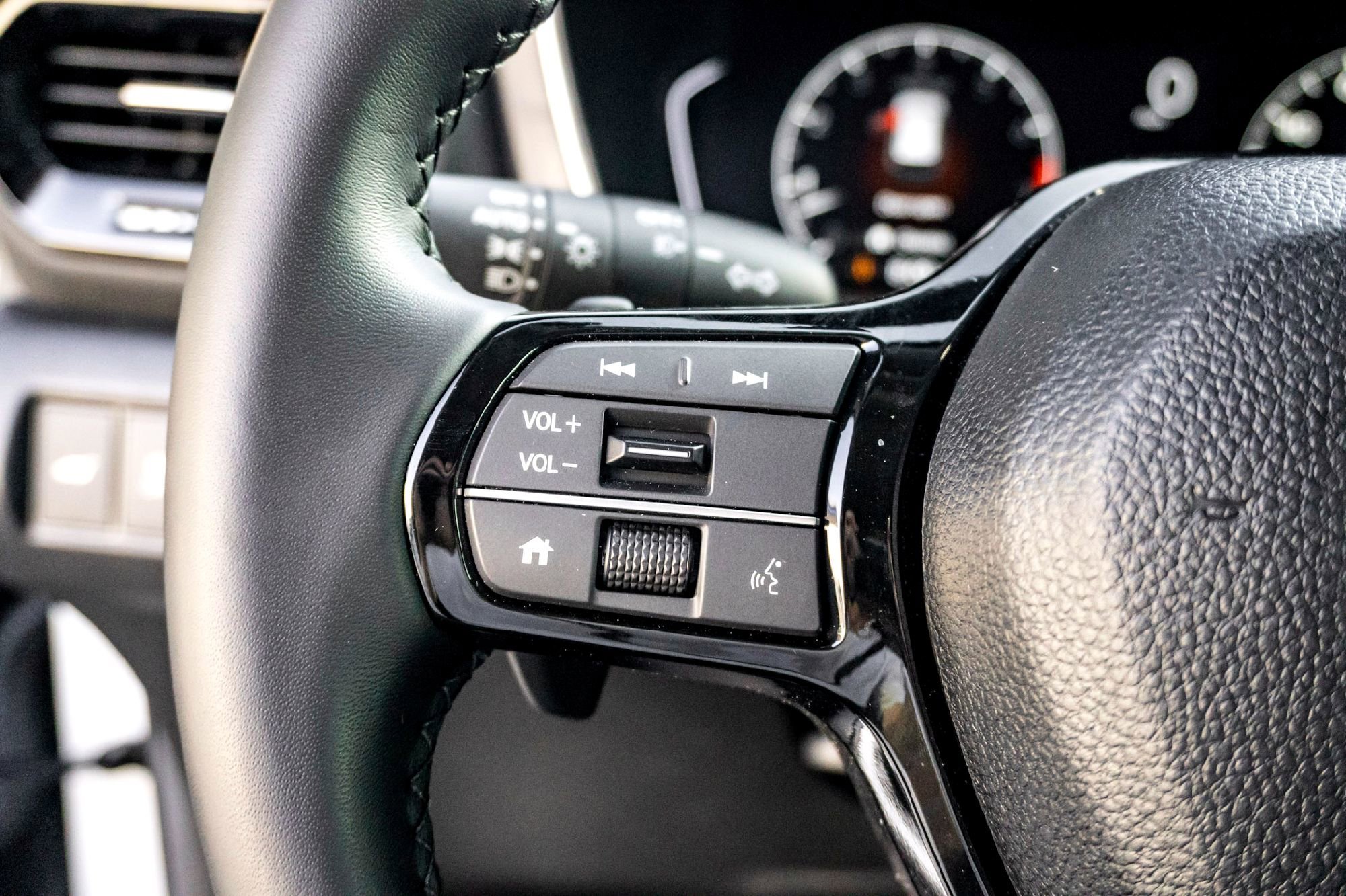Used 2025 Platinum Honda EX-L image 18