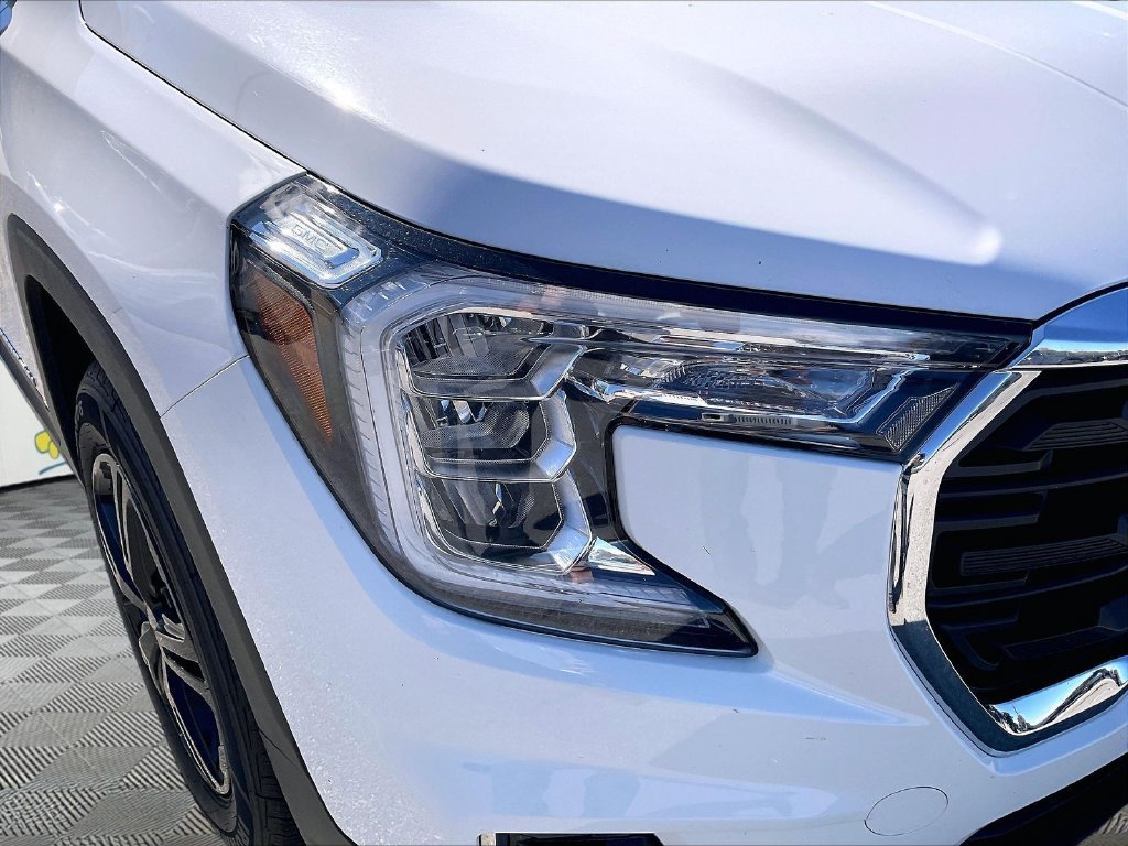Used 2024 Summit White GMC SLE image 29