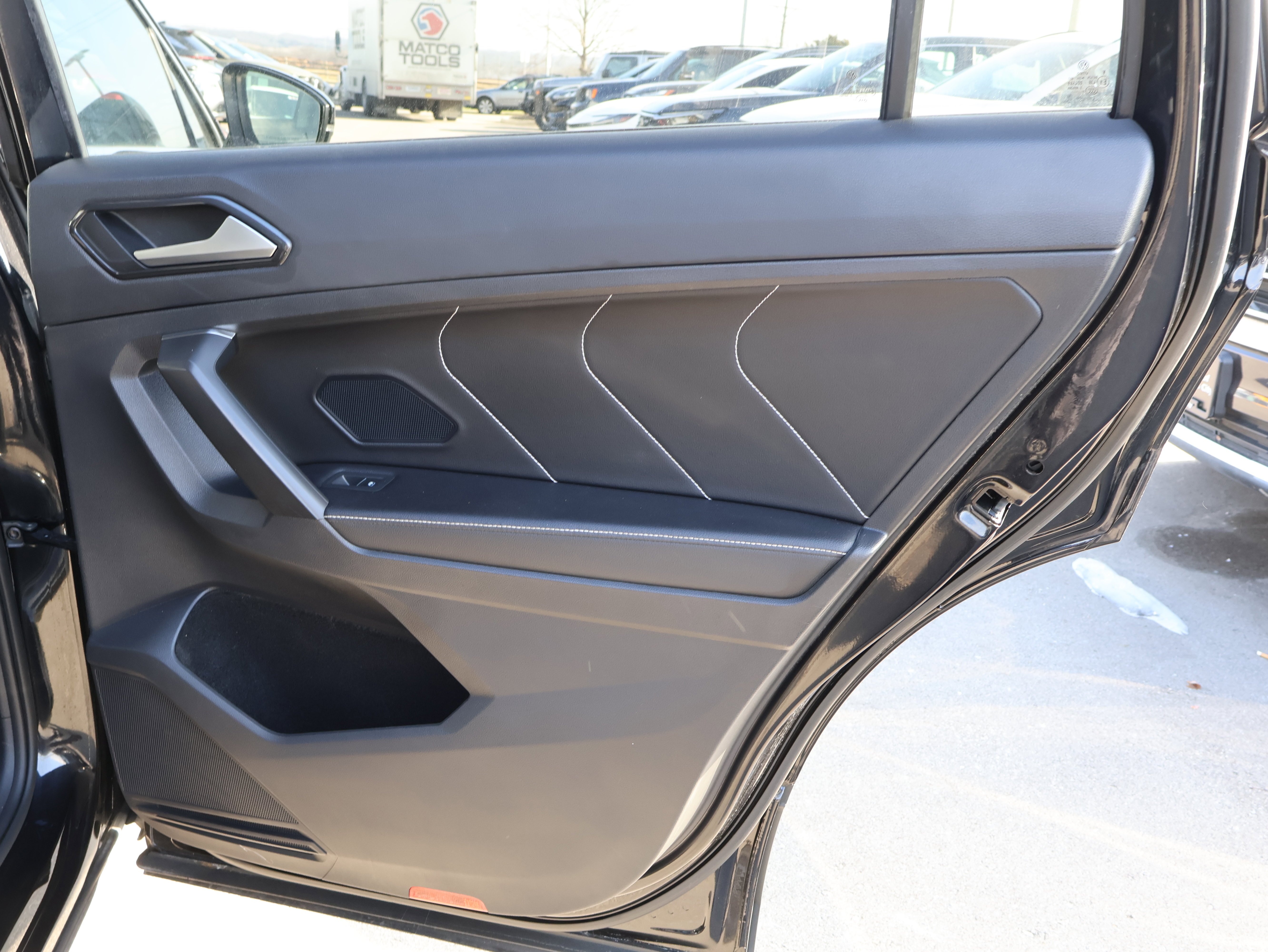 2022 Volkswagen Tiguan SE - Photo 12