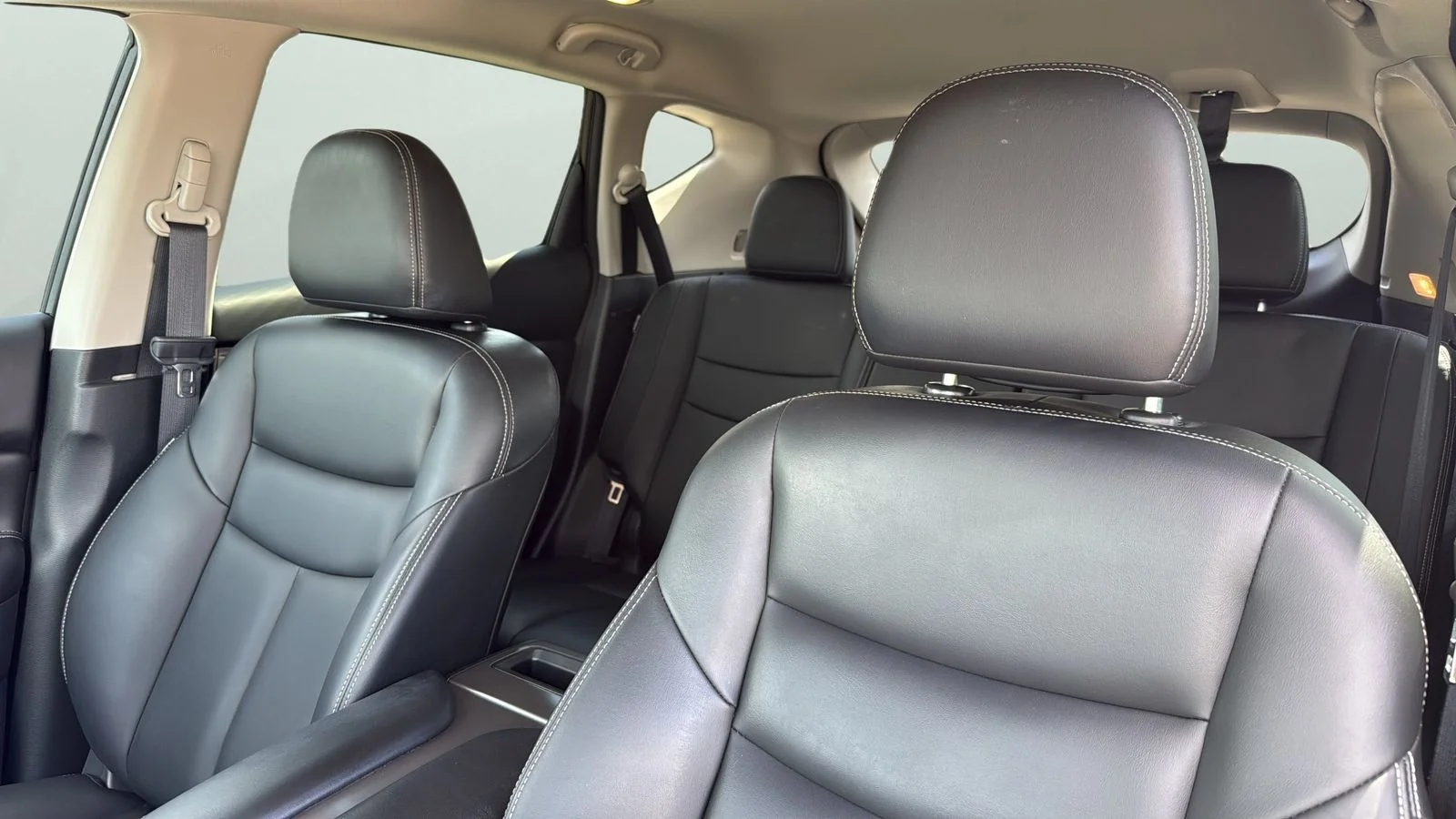 Used 2023 Gray Nissan SV image 9