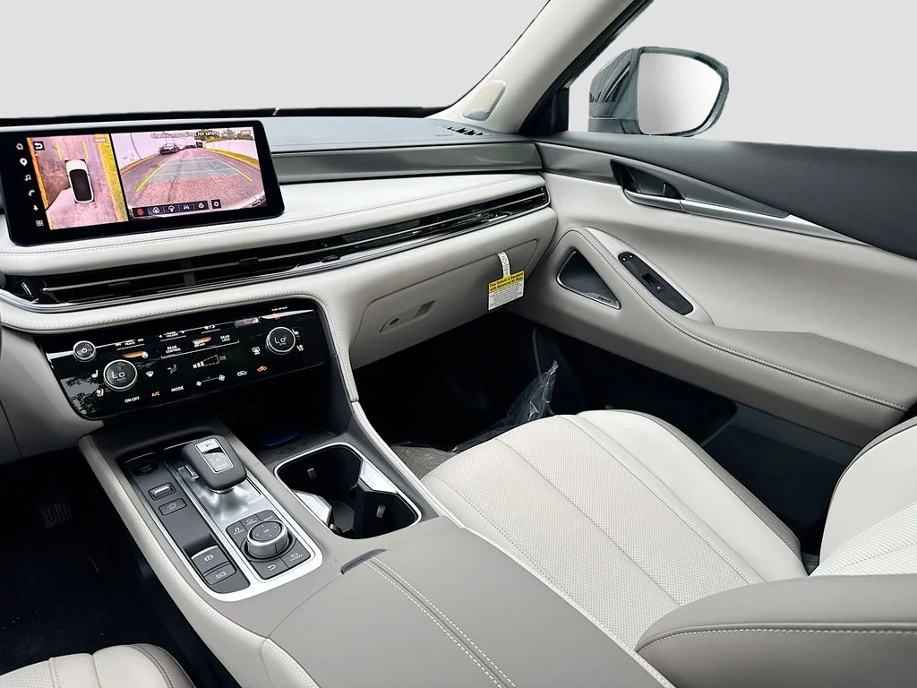 New 2027 RADIANT WHITE INFINITI Luxe FWD image 25