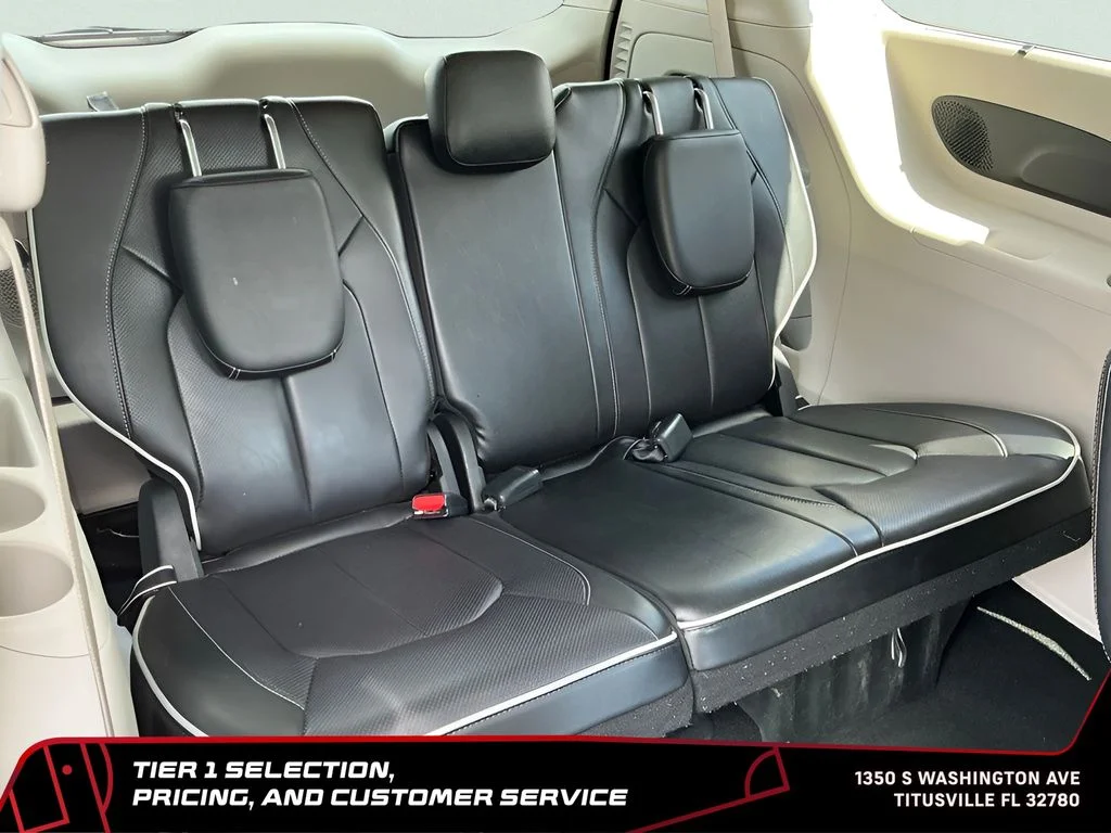 Used 2024 Silver Chrysler Limited image 15