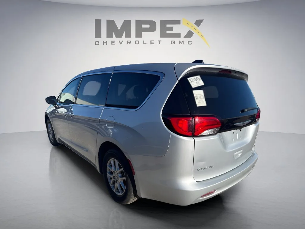 Used 2023 Silver Chrysler LX image 3