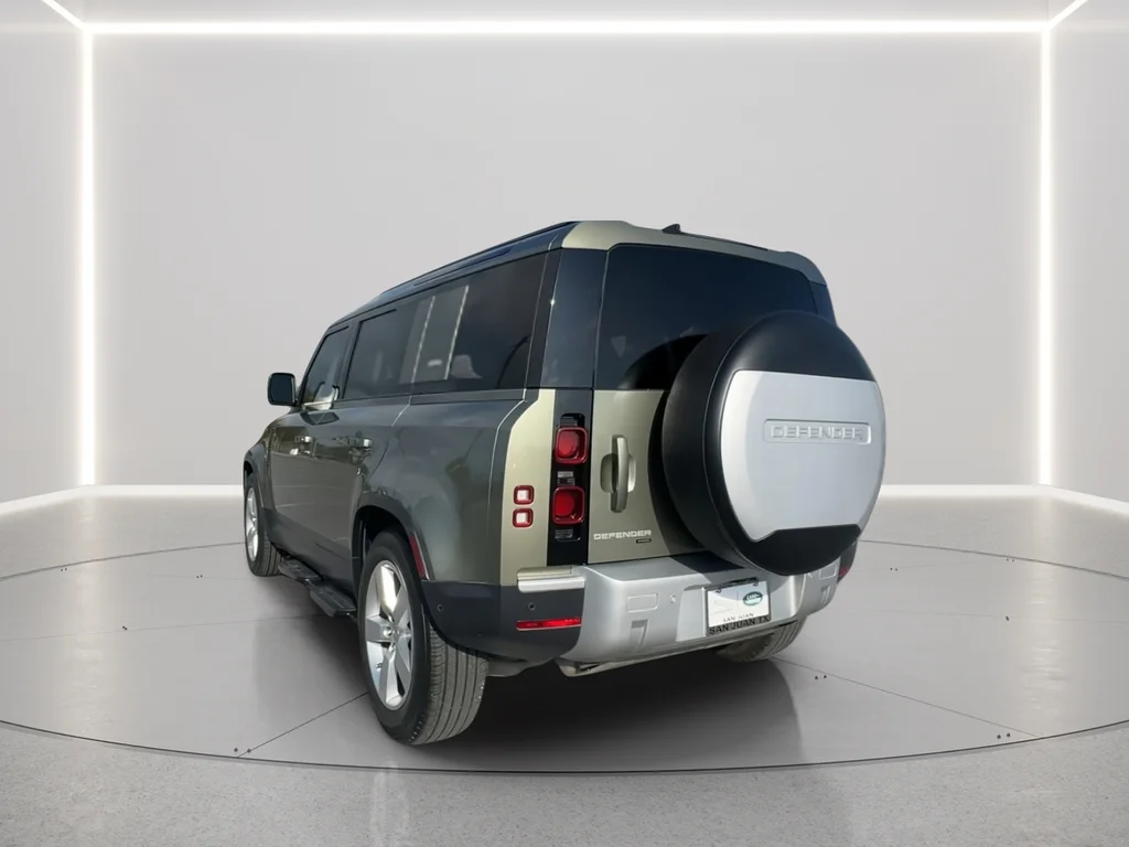 Used 2021 Green Land Rover SE image 7