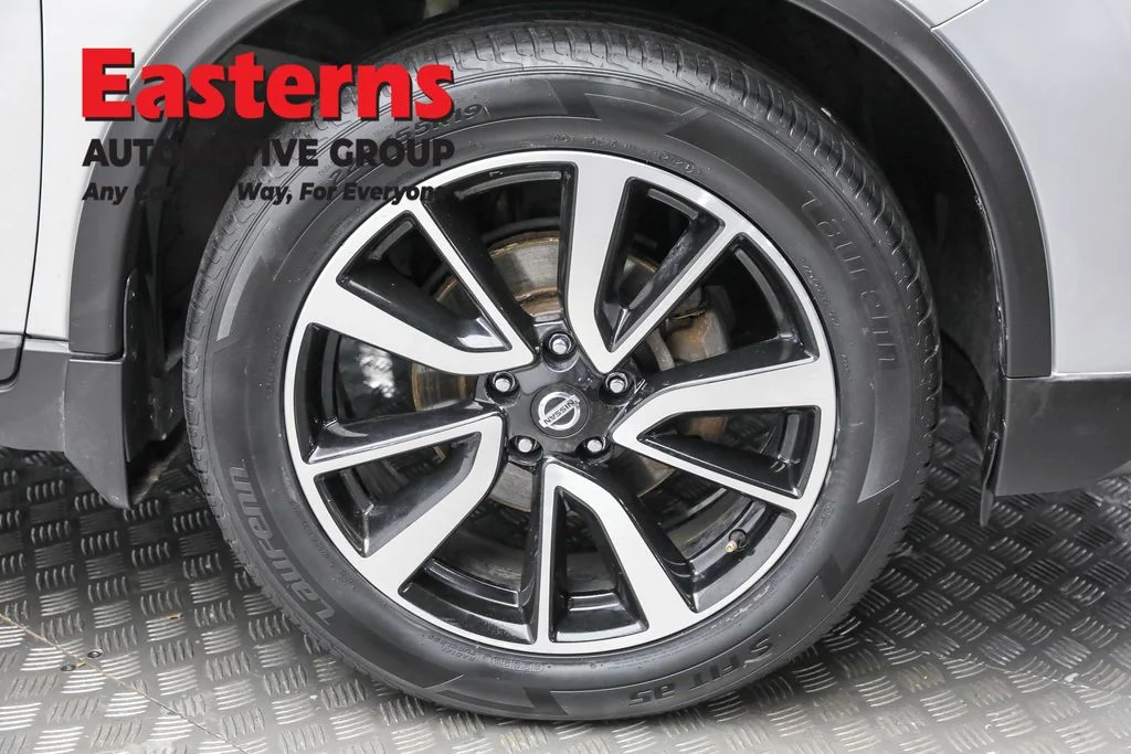 Used 2020 Silver Nissan SL image 30