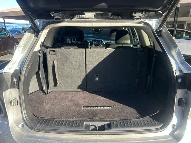 Used 2021 Silver Toyota XLE image 21
