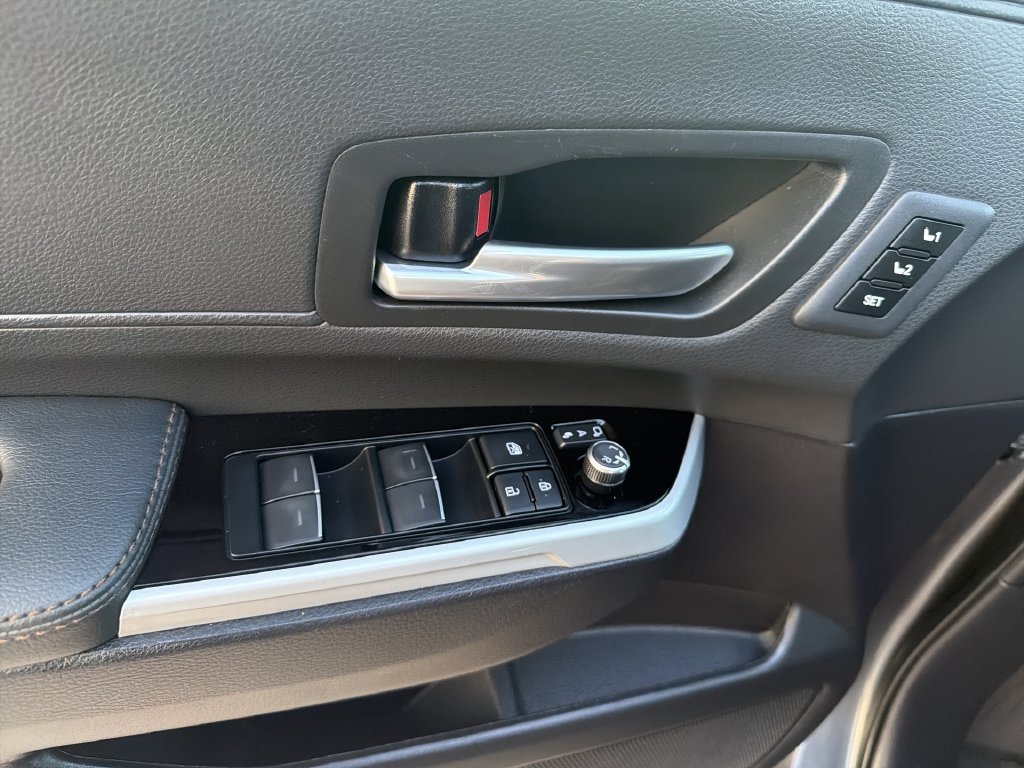 2025 Toyota Sienna Platinum - Photo 10