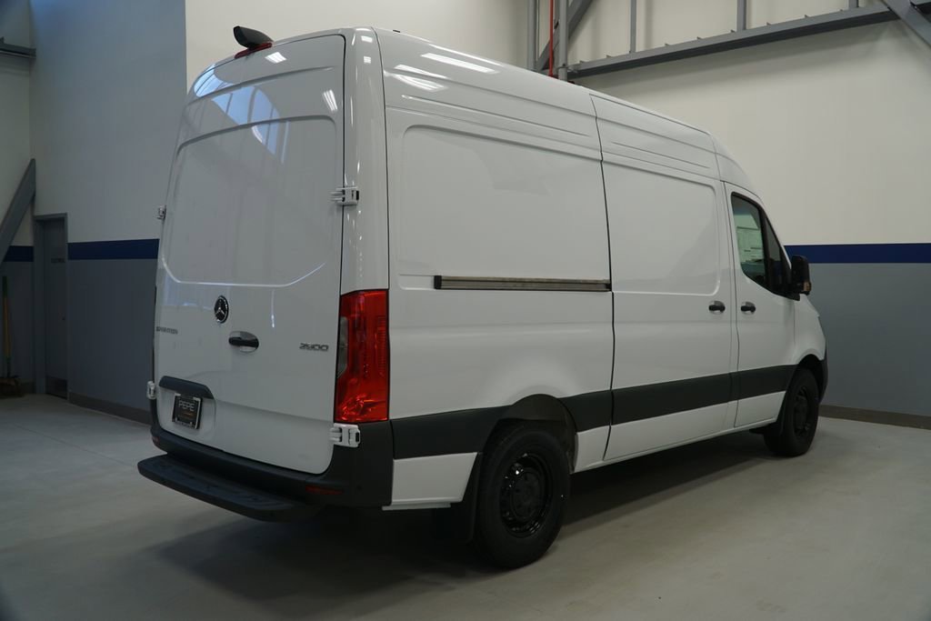 New 2026 Arctic White Mercedes-Benz Cargo 144 WB image 23