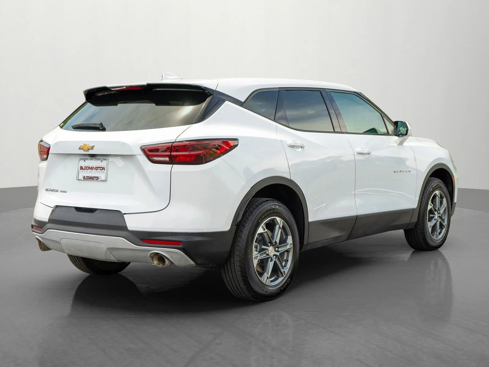 Used 2025 Summit White Chevrolet LT image 7