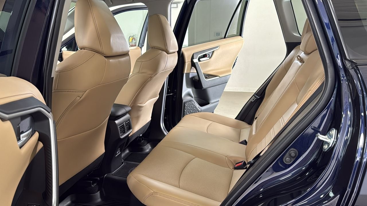 Certified Used 2025  Toyota Limited image 15