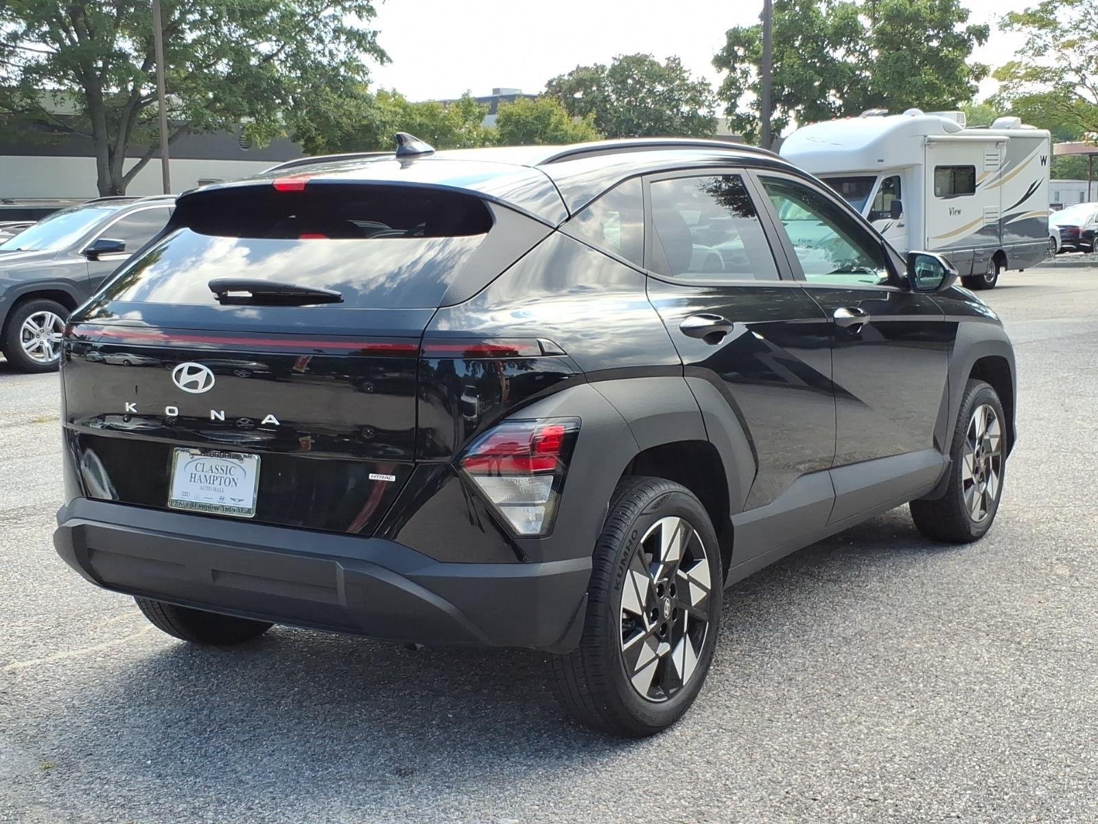 Used 2025 Abyss Black Pearl Hyundai SEL image 8
