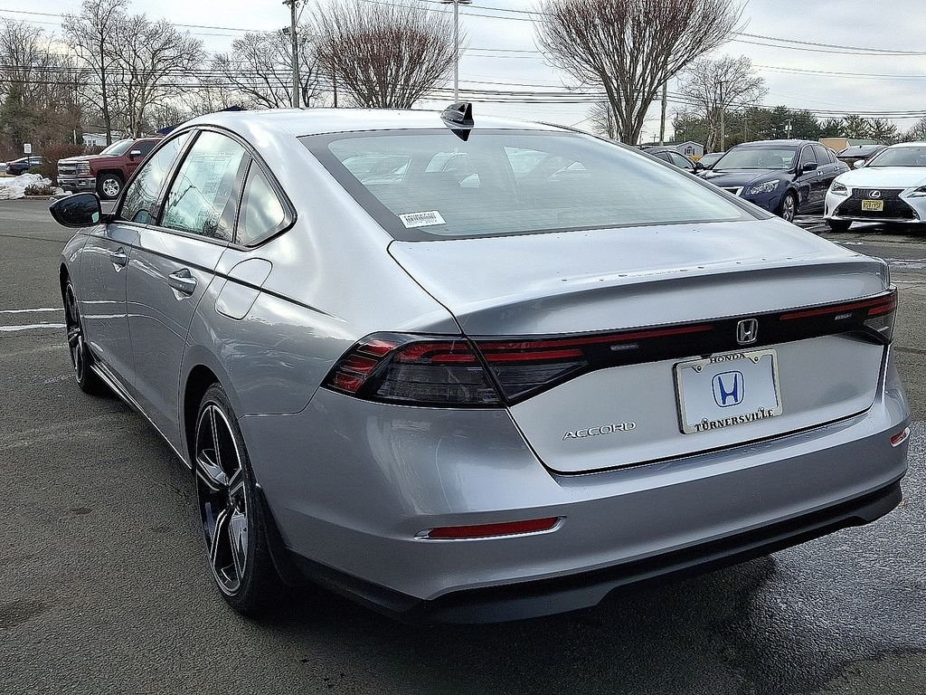 New 2026 Solar Silver Metallic Honda SE image 3
