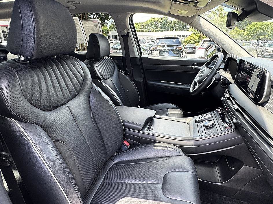 Used 2024 Abyss Black Pearl Hyundai Limited image 20