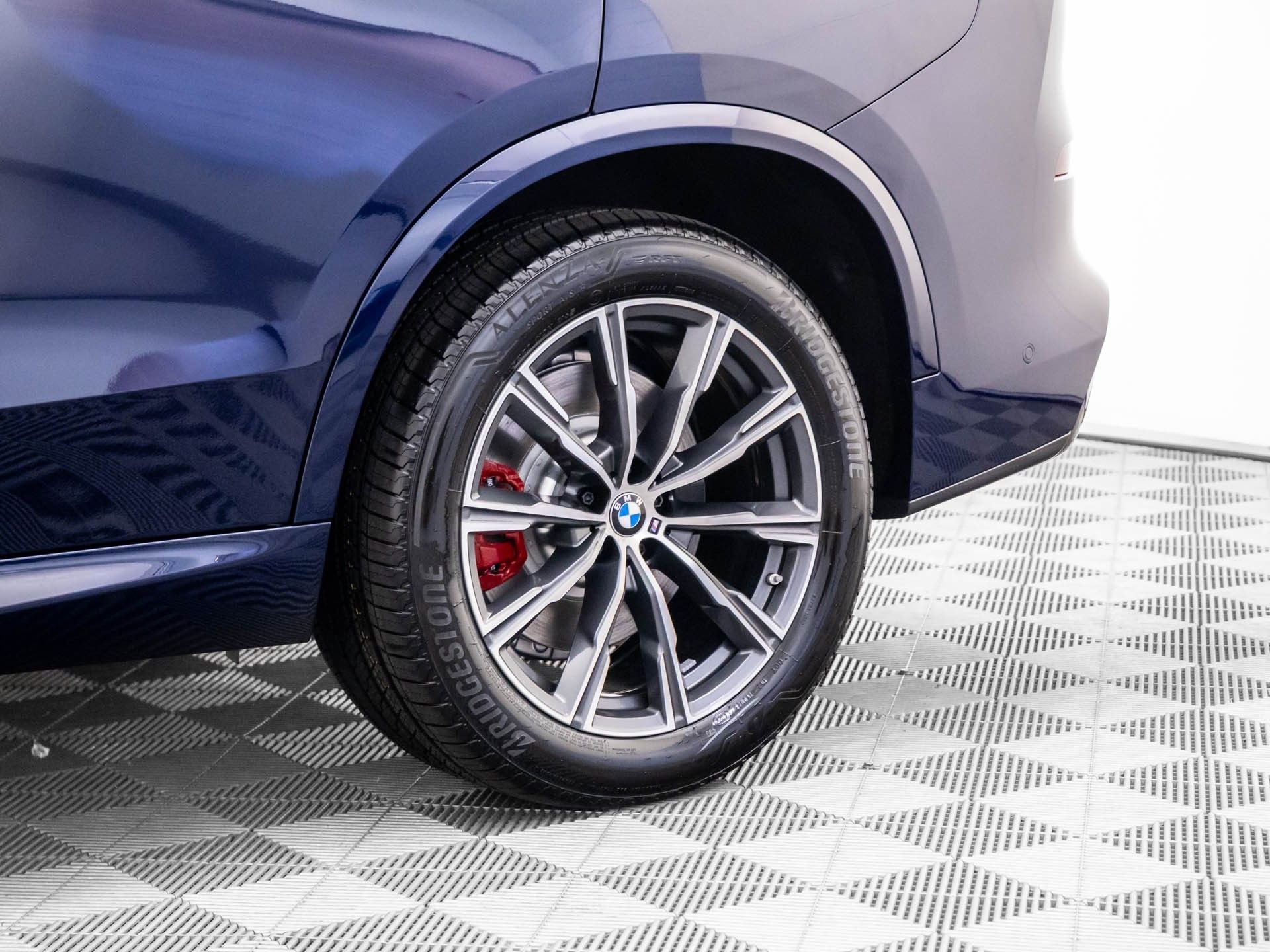 New 2026 Tanzanite Blue II Metallic BMW M60i image 34
