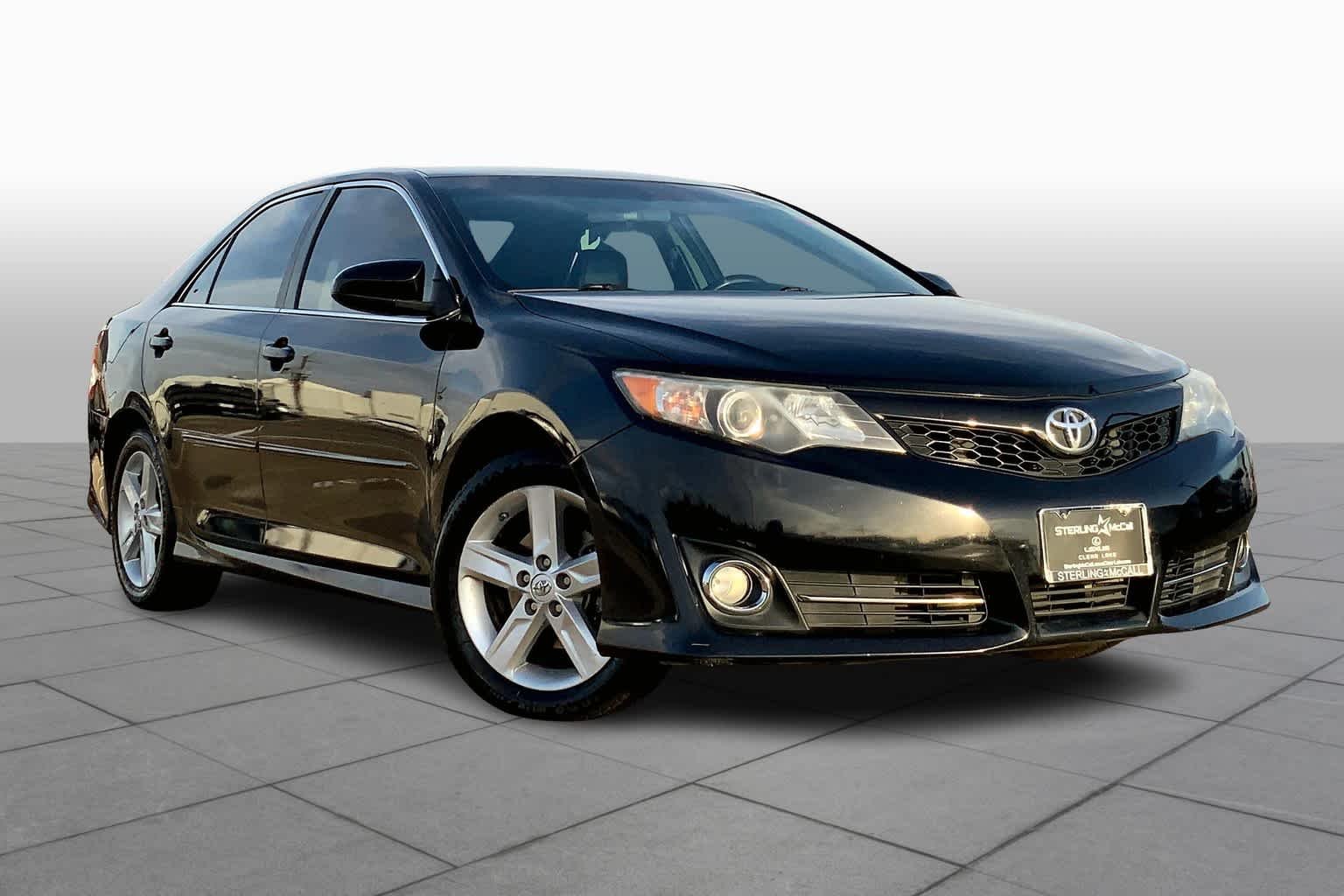 Used 2014 Attitude Black Metallic Toyota XLE image 3