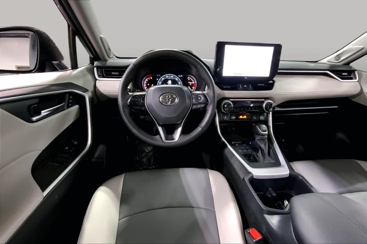 Used 2025 Magnetic Gray Metallic Toyota XLE Premium image 6