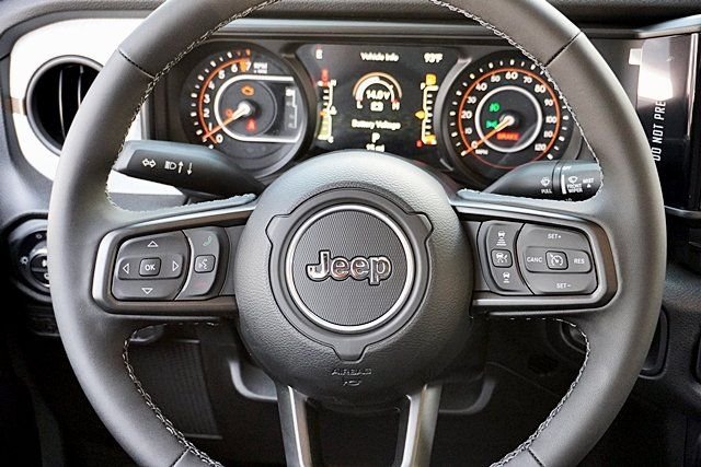 New 2025 Anvil Clear-Coat Exterior Paint Jeep Sport S image 25