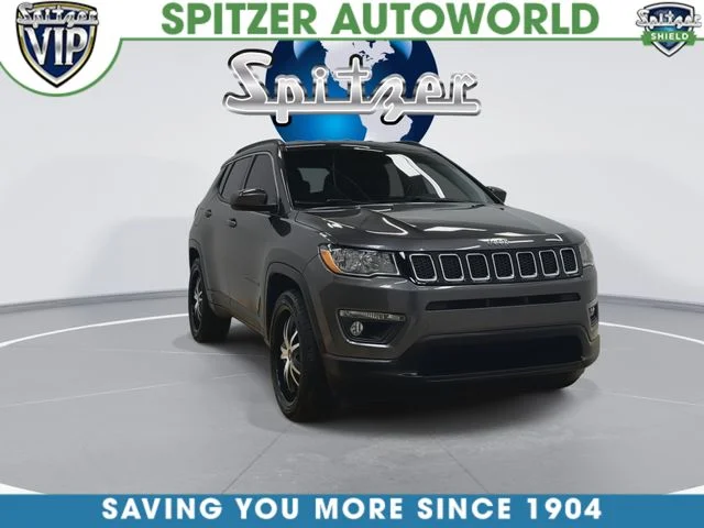 Used 2019 Gray Jeep Latitude image 3