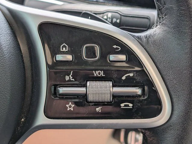 Used 2021  Mercedes-Benz GLB 250 image 27