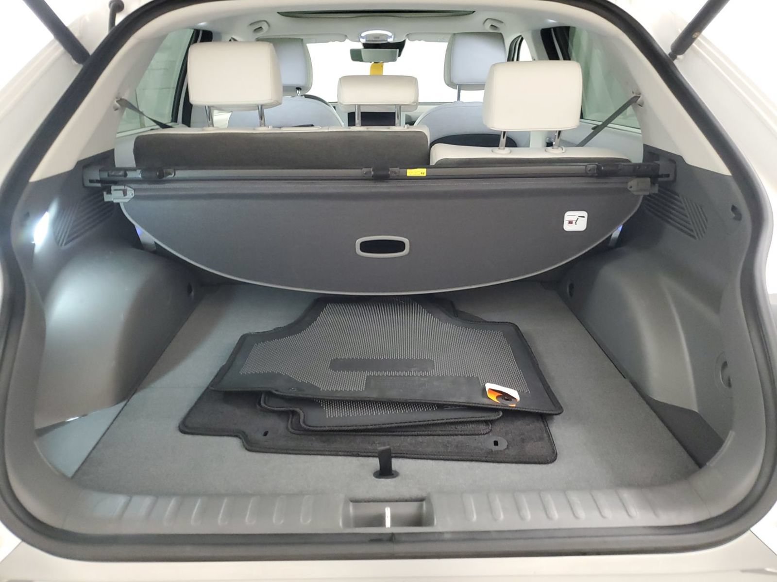Used 2024 White Hyundai Limited image 9