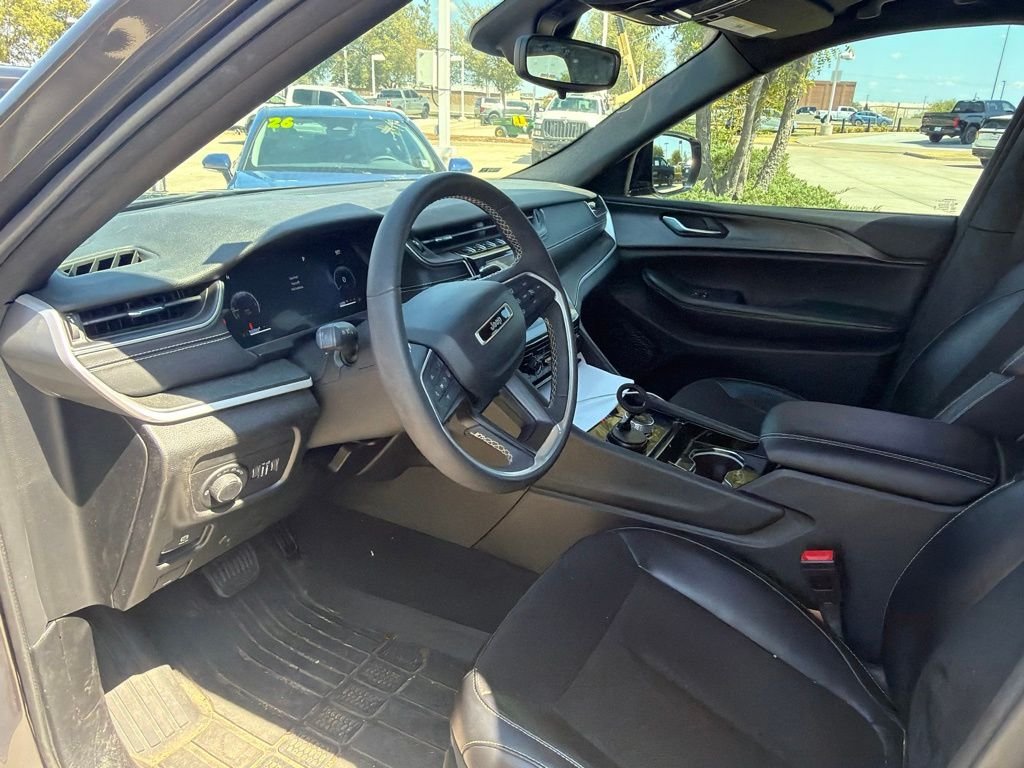Used 2023 Gray Jeep Altitude image 3