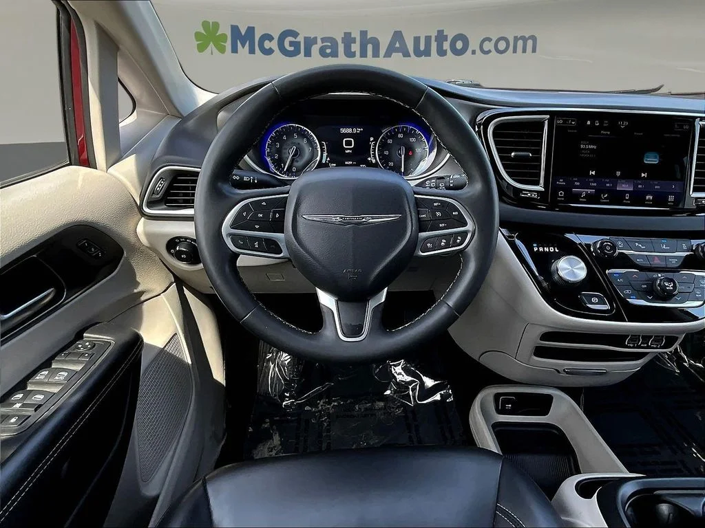 Used 2023 Red Chrysler Touring L image 11