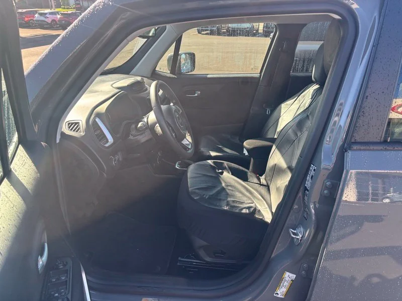 Used 2020 Gray Jeep Latitude image 9