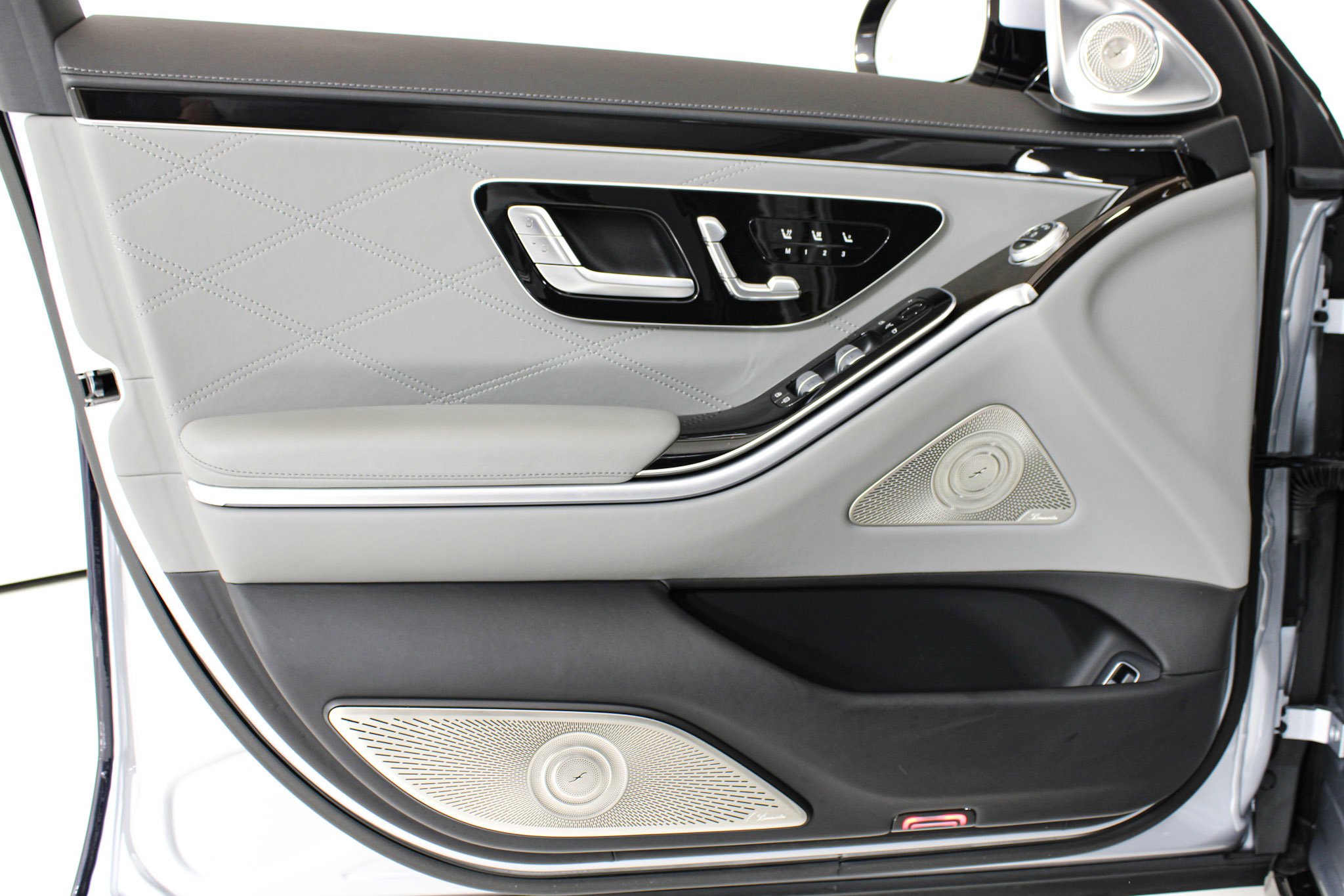 Used 2024 Blue Mercedes-Benz Maybach S 680 image 35