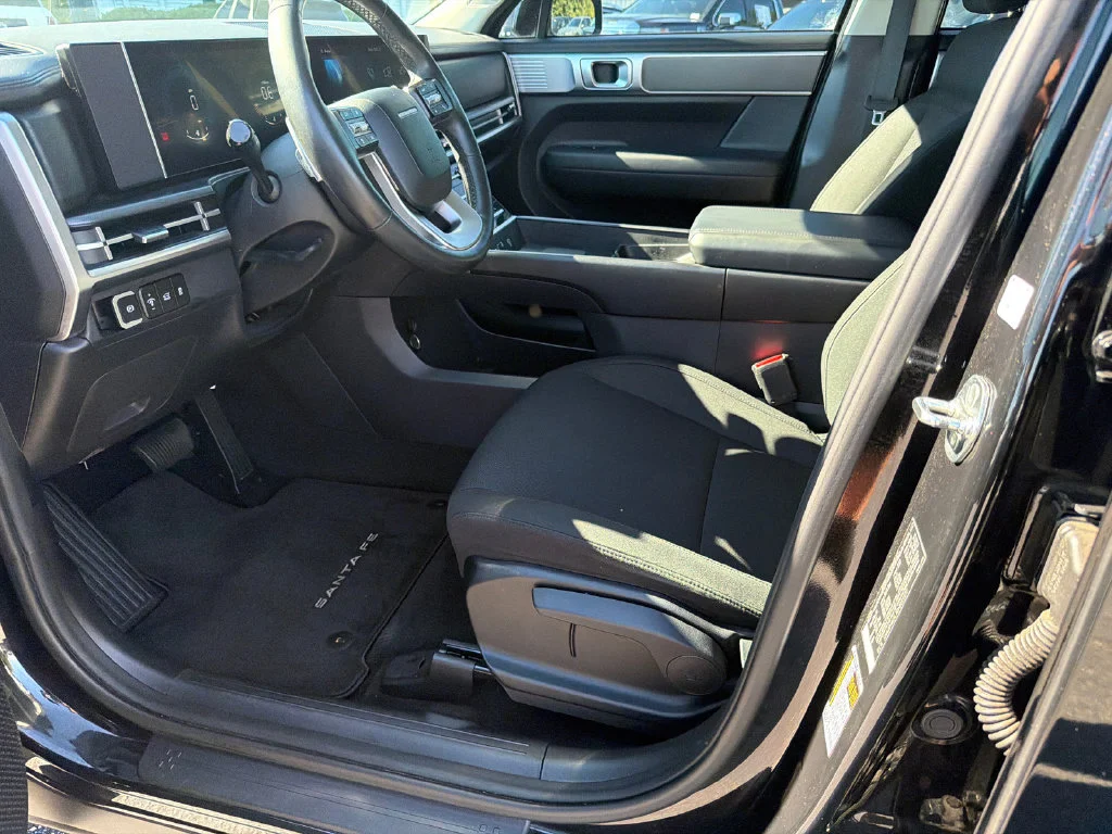 Used 2024 Black Hyundai SE image 9