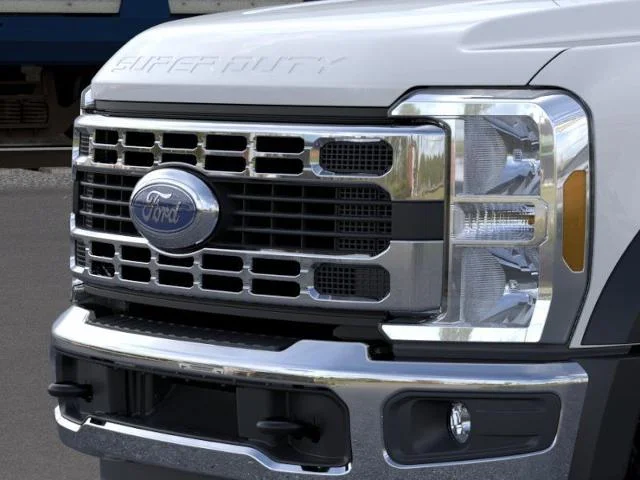 New 2026 Oxford White Ford F-550® XL image 39