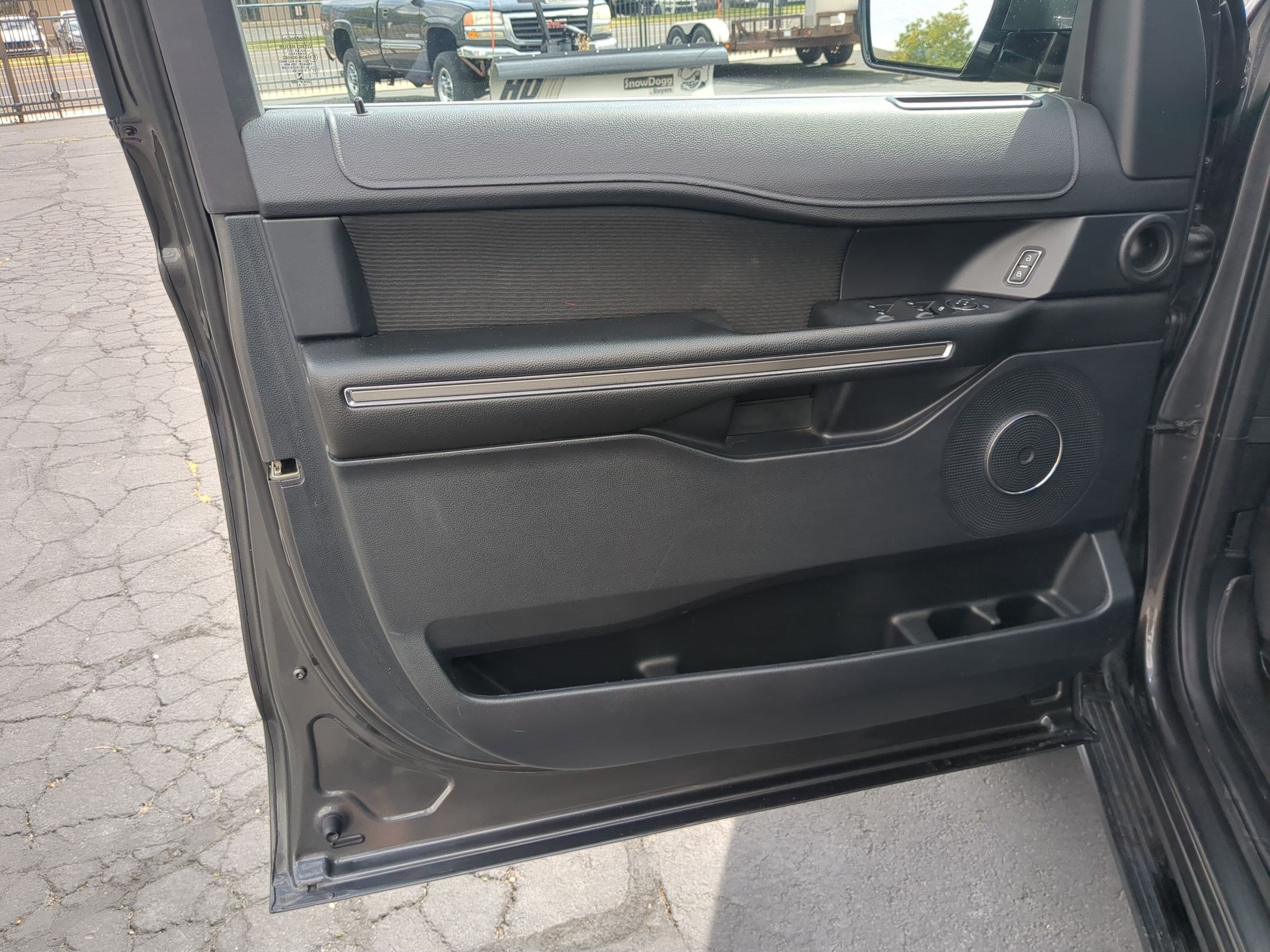 Used 2020 Magnetic Metallic Ford XLT image 12