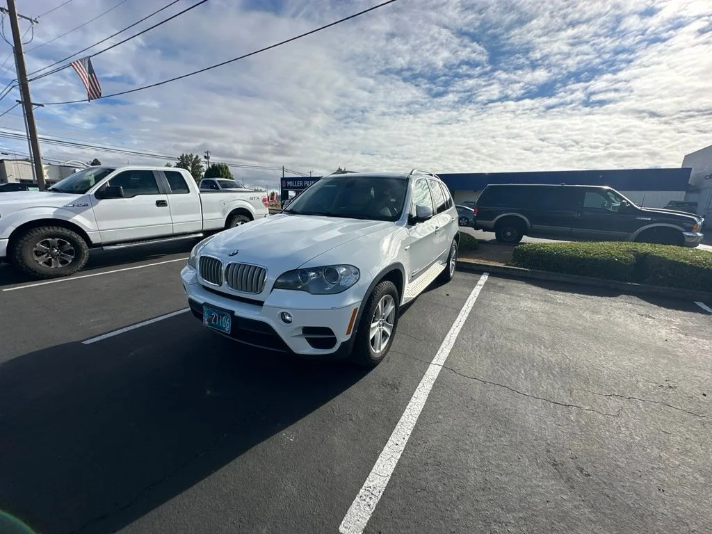 Used 2012 Alpine White BMW xDrive35d image 2