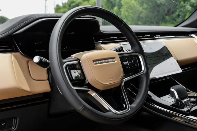 New 2026 Black Land Rover SE image 18