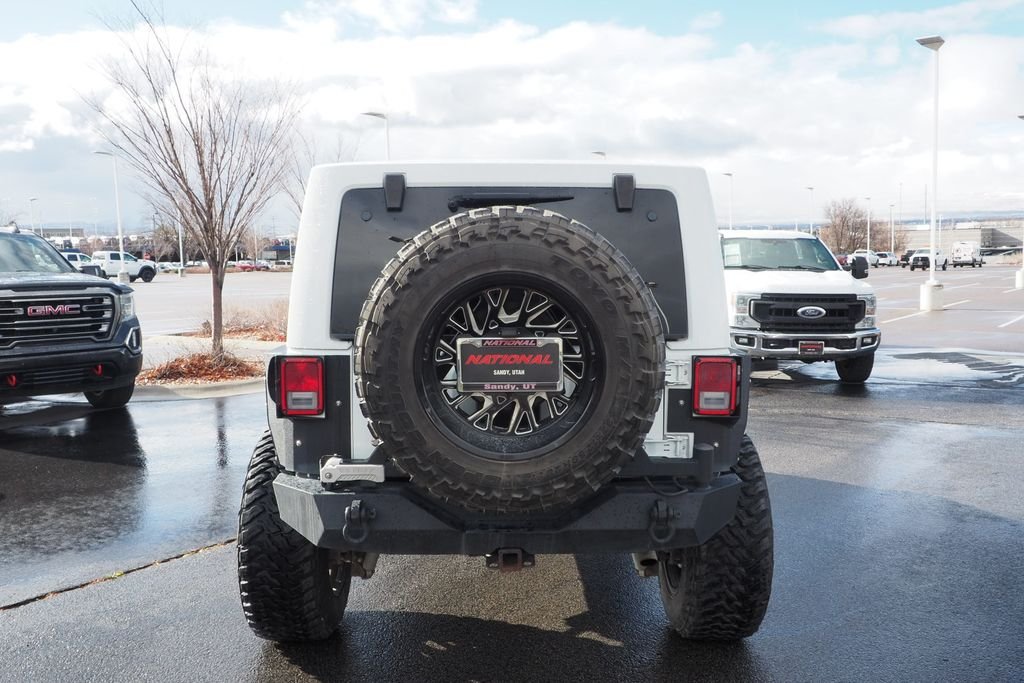 Used 2017 White Jeep Unlimited Sahara image 6