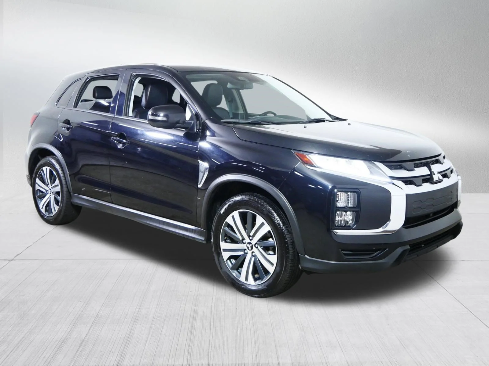 Used 2024 Labrador Black Pearl Mitsubishi SE image 1
