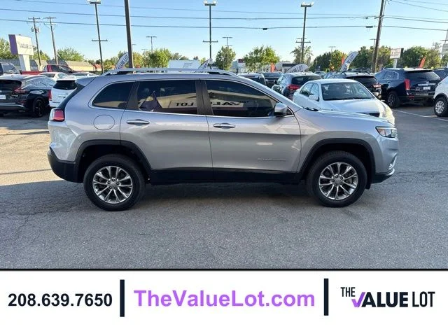 Used 2019 Silver Jeep Latitude Plus image 3