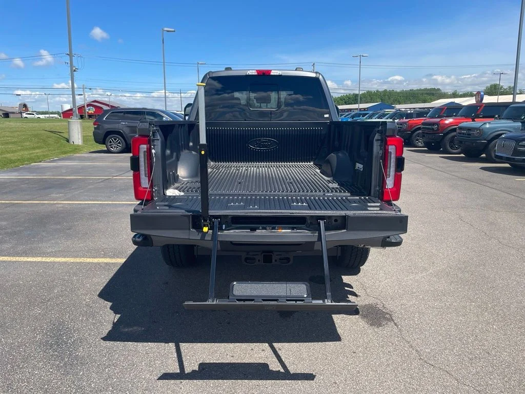 2025 Ford F-350 Super Duty Platinum - Photo 12