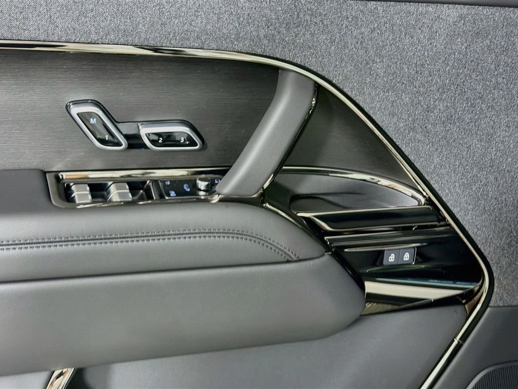 New 2026 Fuji White Land Rover Dynamic SE image 18