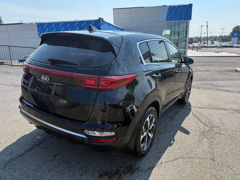 Used 2021 Red Kia LX image 8